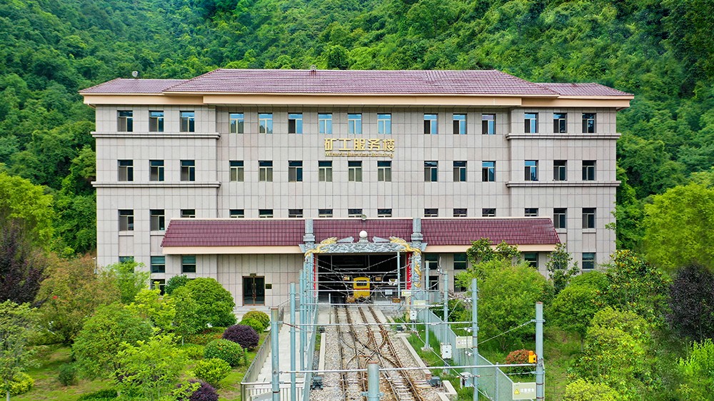 图69：业内独一无二的矿工服务楼 拷贝.jpg