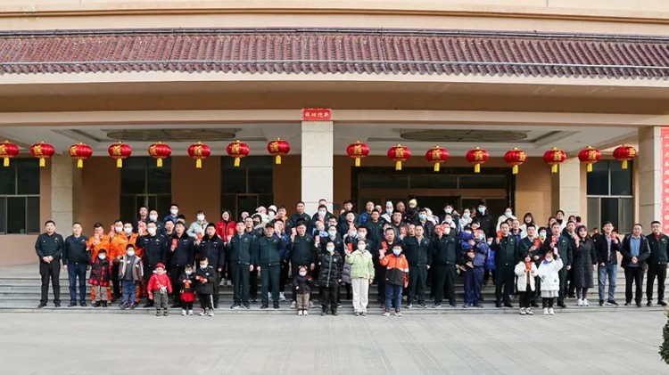 迎新春 送温暖 大年初一agingames股份慰问值班员工