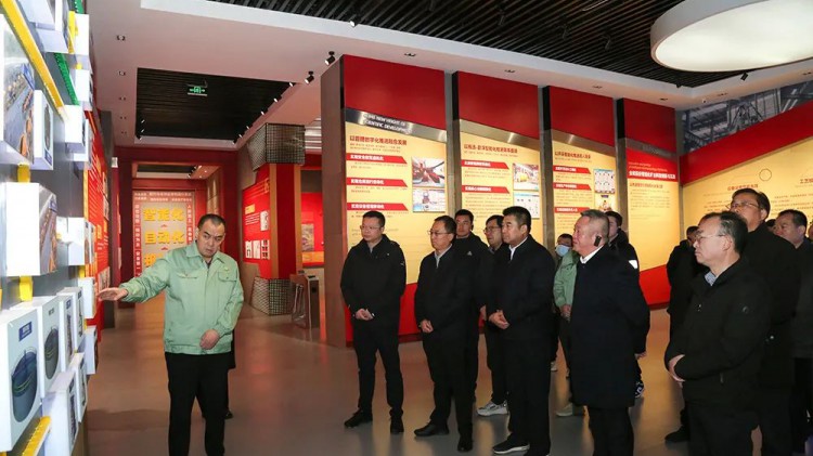 西和县党政企业考察团莅临agingames股份调研