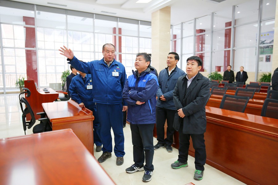 9-2016年12月，生态环境部部长黄润秋（时任环境保护部副部长）莅临agingames股份视察工作，对agingames股份 的环境保护工作给充分肯定。.jpg