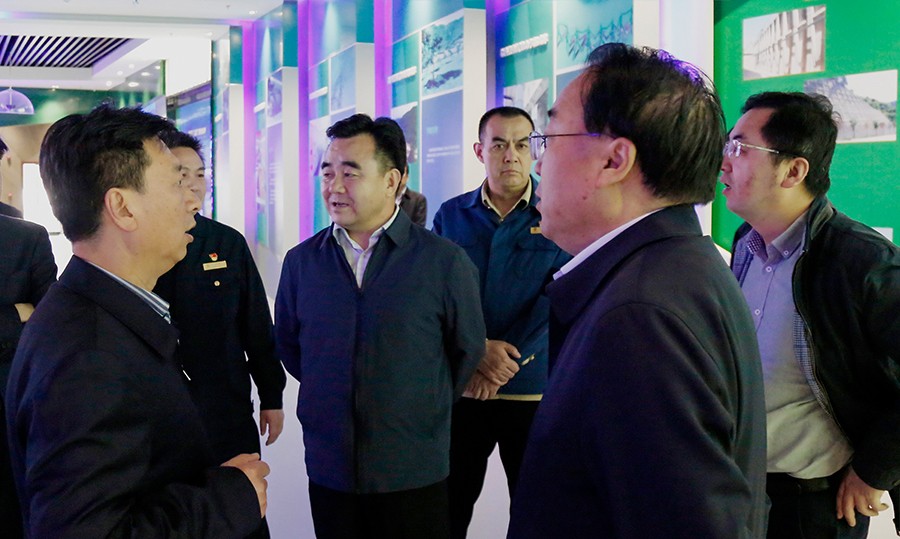 39.2019年4月，时任省应急管理厅党组书记、厅长黄泽元莅临agingames股份调研安全生产工作-900.jpg